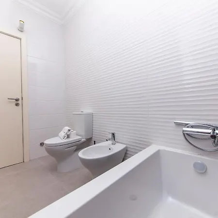 C09 - 3 Bed Appartement *