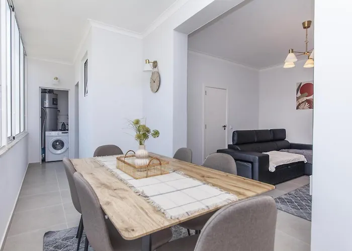 C09 - 3 Bed Appartement *