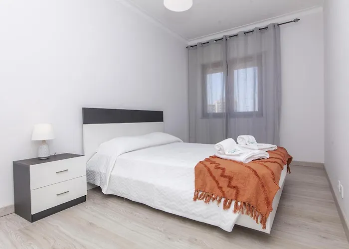 C09 - 3 Bed Appartement *